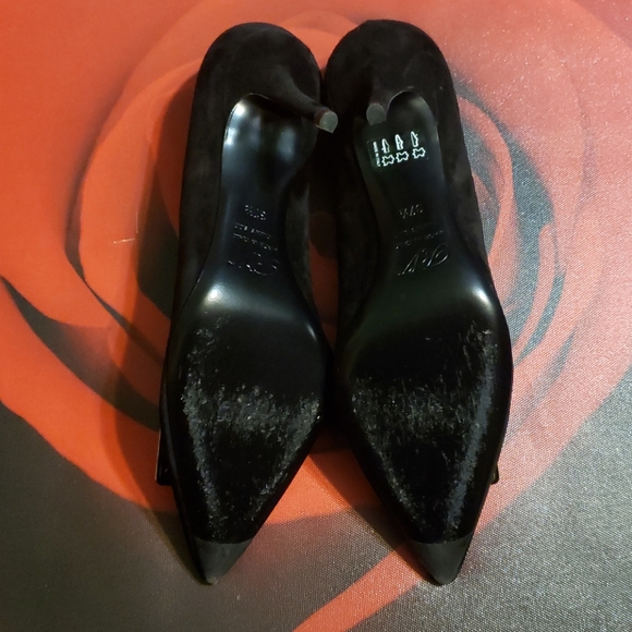 Roger Vivier Pumps - Picture 7 of 9